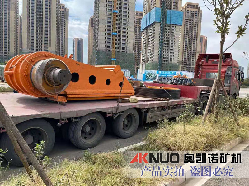 振動(dòng)給料機(jī)+破碎機(jī)配件廠(chǎng)家直供